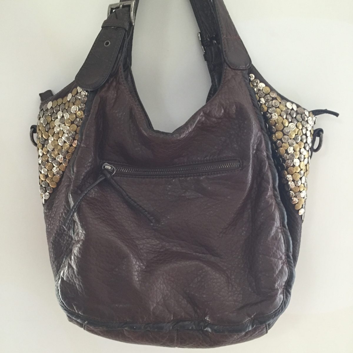 bolso-outlet72-piel-tachas